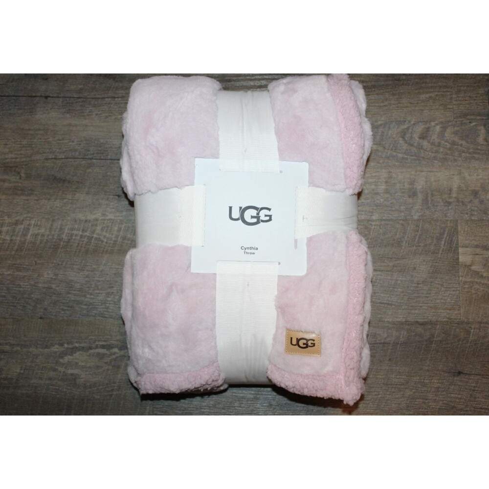 UGG REVERSIBLE PLUSH SHERPA LINED THROW LIGHT PINK NEW! 50 X 70